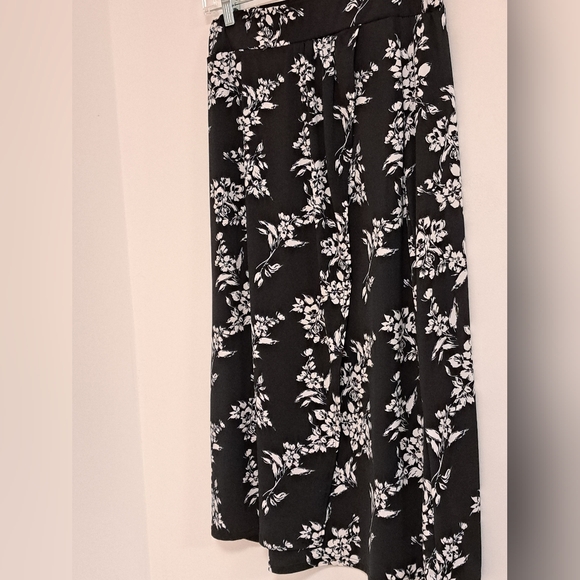 Thalia Sodi Black and White Floral Faux Wrap Midi Skirt Misses Medium - Picture 2 of 6